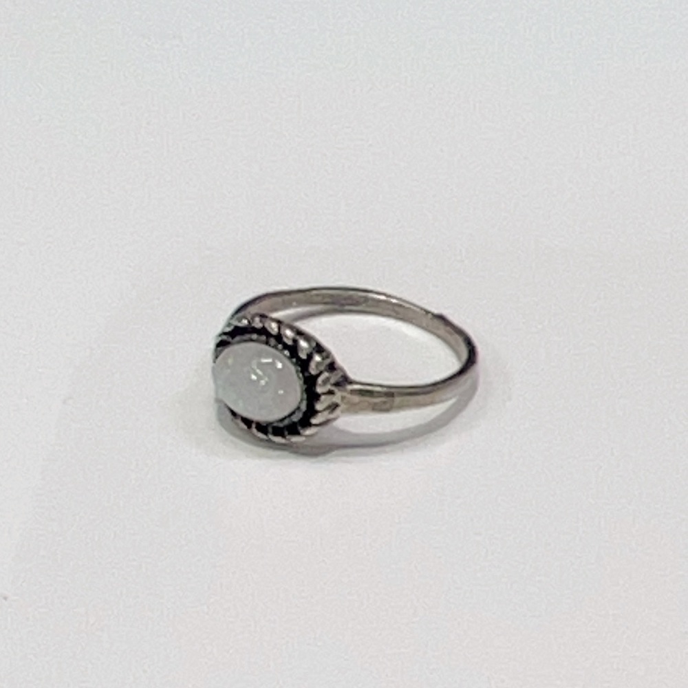 Bohemian Vintage Like Ivory Faux Stone Silver plated Ring Size 6.5 - Picture 2 of 4